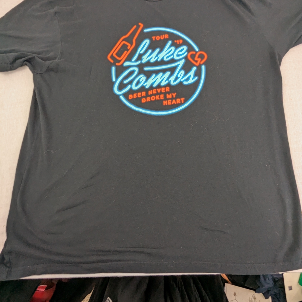 Luke Combs 2019 Beer Never Broke My Heart Tour  W/Neon Graphics Concert Tee XXL.